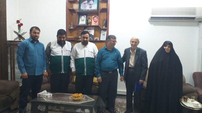 دیدار خادمیاران رضوی با خانواده معظم شهدای جیرفت