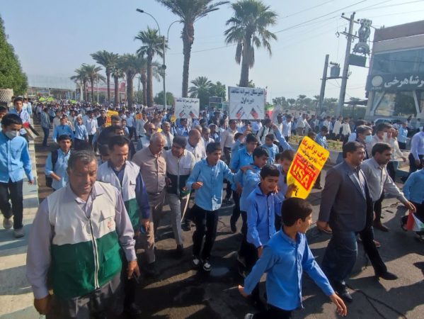 خادمیاران جیرفت در راهپیمایی ۱۳ آبان حضور یافتند