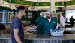 پذیرایی عراقی ها از زائران رضوی با ۵۰ هزار بستنی