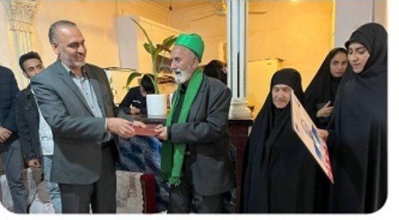 دیدار با خانواده دانشجوی شهید در جیرفت